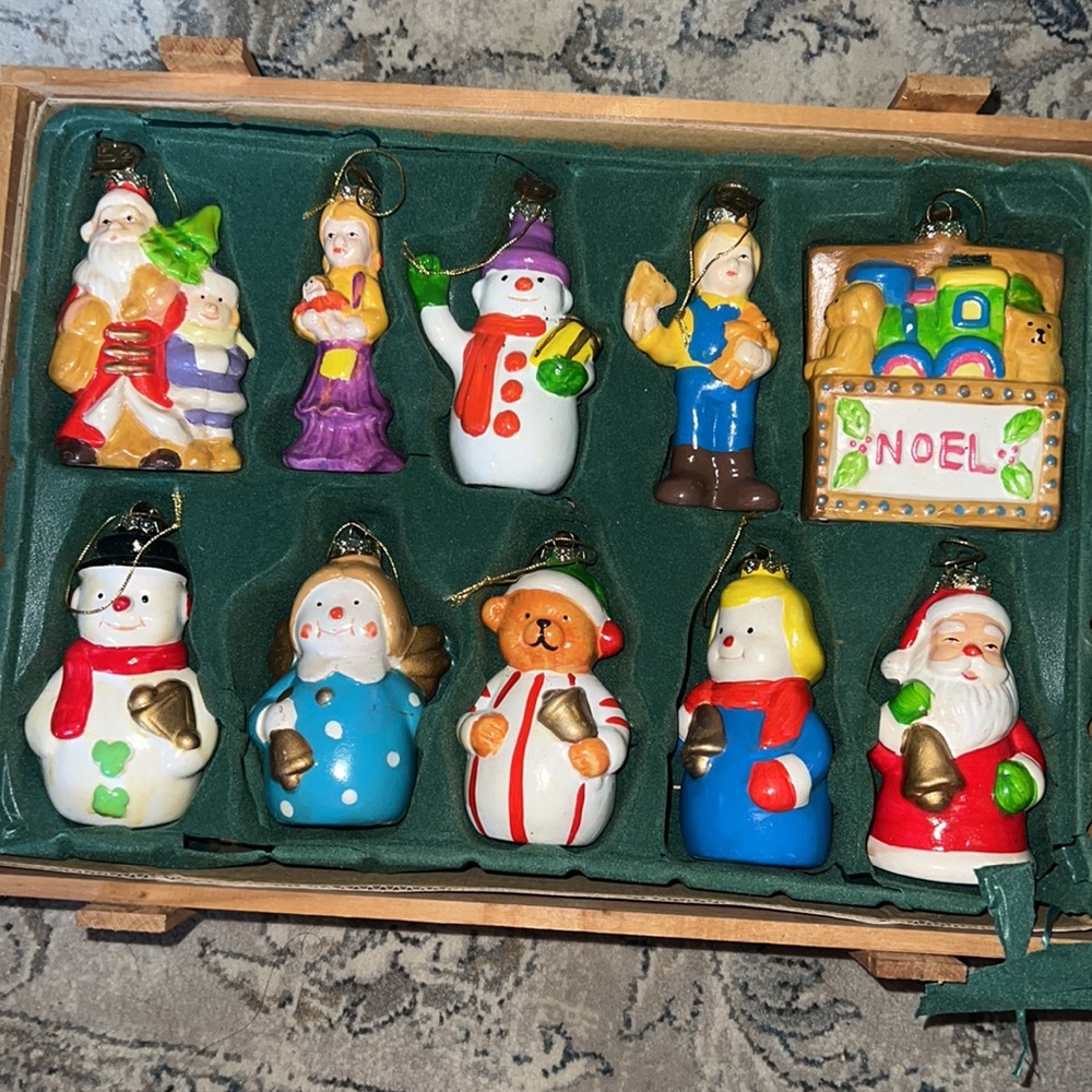THOMAS PACCONI CLASSICS Christmas Ornaments Crate NOEL